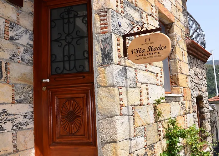 Villa Two Stone Homes Metis