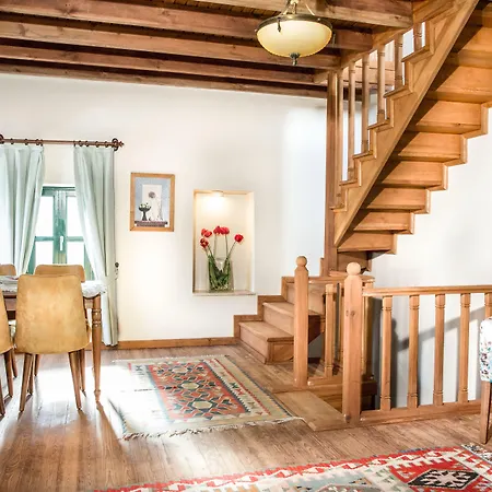 Two Stone Homes Metis Vila